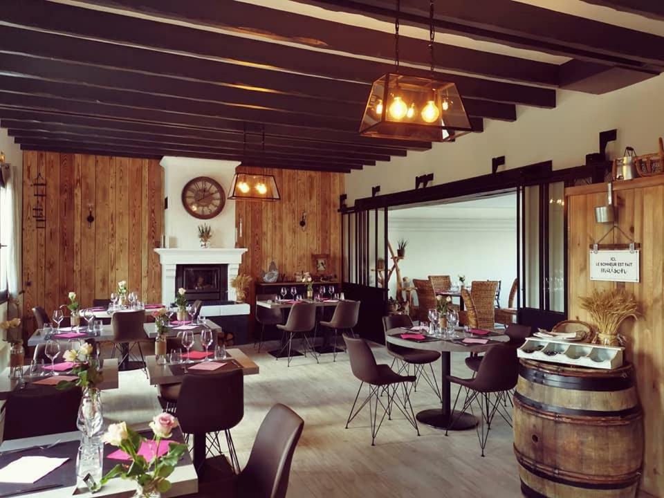 Auberge Saint-Jean Villequier-Aumont Exterior photo